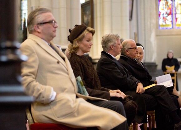 Le prince Laurent, la reine Mathilde, le roi Philippe, le roi Albert II, la reine Paola de Belgique le 18 février 2014 à Notre-Dame de Laeken à l'occasion de la messe hommage aux disparus de la famille royale.