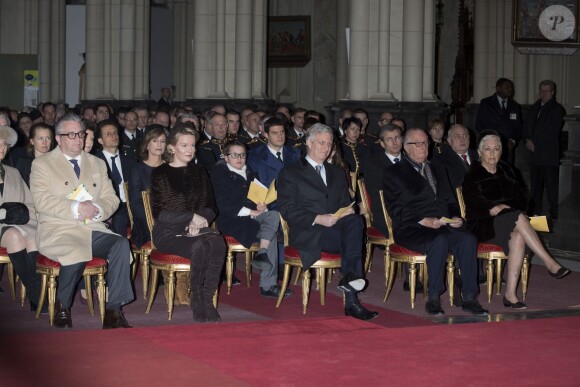 Le prince Laurent, la reine Mathilde, le roi Philippe, le roi Albert II, la reine Paola de Belgique assistant le 18 février 2014 à Notre-Dame de Laeken à l'occasion de la messe hommage aux disparus de la famille royale.