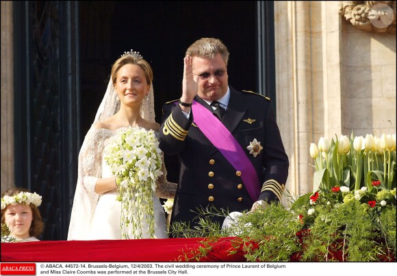 Mariage du prince Laurent de Belgique et de la princesse Claire, le 12 avril 2013. Les jeunes mariés au balcon de l'Hôtel de Ville, à Bruxelles.