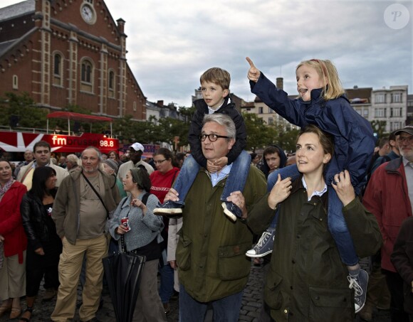 Le prince Laurent de Belgique et la princesse Claire avec leurs enfants lors de la Fête nationale 2011, le 21 juillet à Bruxelles.