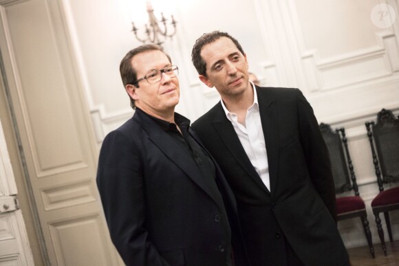 Exclusif - Gad Elmaleh et son agent Laurent Grégoire après le spectacle de l'humoriste "Sans Tambour" à l'Opéra Garnier à Paris le 16 mars 2014.