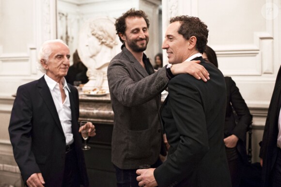 Exclusif - Gad Elmaleh et son père David et son frère Arié après le spectacle de l'humoriste "Sans Tambour" à l'Opéra Garnier à Paris le 16 mars 2014.