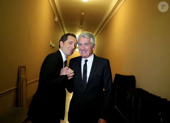 Exclusif - Gad Elmaleh et Gilbert Coullier avant de rentrer sur scène pour son spectacle "Sans Tambour" à l'Opéra de Paris le 16 mars 2014.