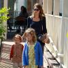 Jessica Alba et ses deux filles Honor et Haven passent leur samedi après-midi au Coldwater Canyon Park à Beverly Hills, le 29 mars 2014.