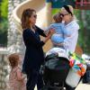 Jessica Alba, Jaime King et leurs enfants respectifs Haven et Jamie, se retrouvent au Coldwater Water Park. Beverly Hills, le 29 mars 2014.