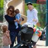 Jessica Alba, Jaime King et leurs enfants respectifs Haven et Jamie, se retrouvent au Coldwater Water Park. Beverly Hills, le 29 mars 2014.
