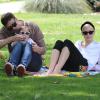 Jaime King, son mari Kyle Newman et leur fils James passent leur samedi après-midi au Coldwater Canyon Park à Beverly Hills. Le 29 mars 2014.