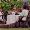 Britney Spears avec son petit ami David Lucado et ses fils Sean et Jayden Federline dînent pour leur dernier jour de vacances à Hawaï, le 27 mars 2014.
