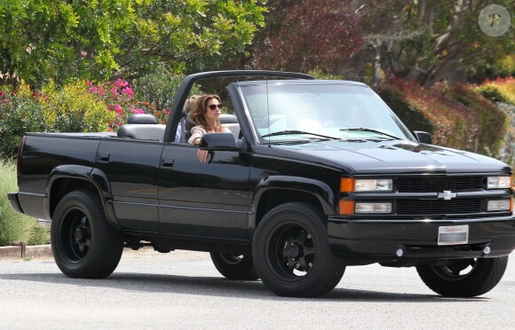 Cindy Crawford, passagère glamour du pick-up de son mari Rander Gerber à Malibu, le 29 mars 2014.