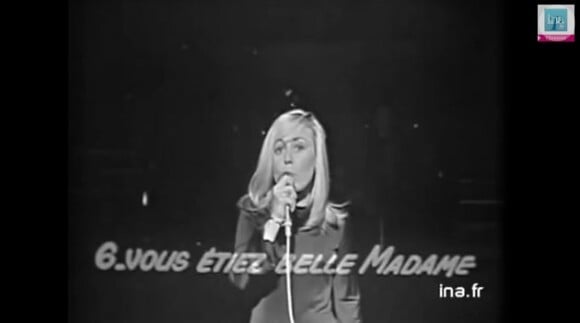 Georgette Lemaire chante Vous étiez belle, madame, sur un plateau télé. Avril 1971.