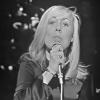 Georgette Lemaire chante son titre phare Vous étiez belle, madame, sur un plateau télé. Avril 1971.