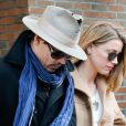  Johnny Depp et sa fianc&eacute;e Amber Heard quittent leur h&ocirc;tel main dans la main &agrave; New York, le 22 mars 2014 
