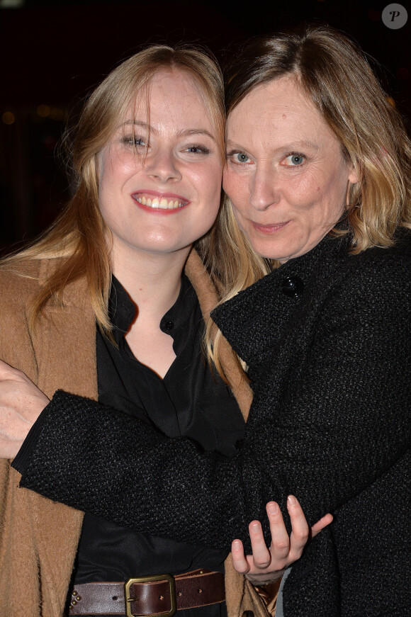 Cécile Telerman (réalisatrice) et sa fille à l'avant-première du film "Les Yeux Jaunes Des Crocodiles" au cinéma Gaumont Marignan à Paris, le 31 mars 2014.