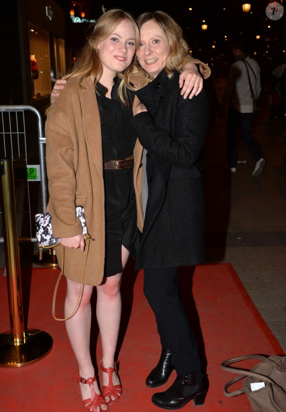 Cécile Telerman (réalisatrice) et sa fille à l'avant-première du film "Les Yeux Jaunes Des Crocodiles" au cinéma Gaumont Marignan à Paris, le 31 mars 2014.