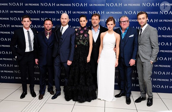 Logan Lerman, Scott Franklin, Darren Aronofsky, Jennifer Connelly, Russell Crowe, Emma Watson, Ray Winstone et Douglas Booth lors de l'avant-première du film Noé à Londres, le 31 mars 2014.