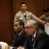 Chris Brown et son avocat Mark Geragos, entendus à la cour criminelle de Los Angeles. Février 2013.