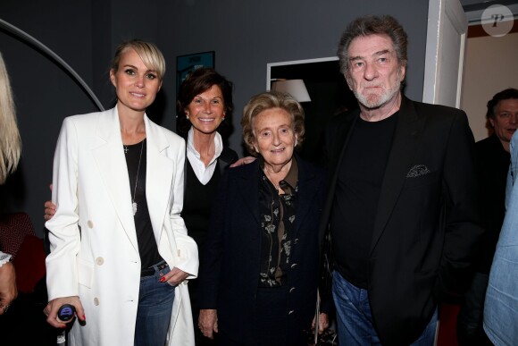 Exclusif - Laeticia Hallyday, Sylvie Rousseau, Bernadette Chirac et Eddy Mitchell au Théâtre de Paris, après la représentation de la pièce Un singe en hiver, à Paris le 1er avril 2014.