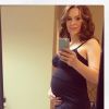 Alyssa Milano dévoile son baby bump, vendredi 4 avril 2014.