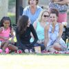 Britney Spears regarde ses fils Sean Preston et Jayden James jouer au foot à Woodland Hills, le 6 avril 2014. 