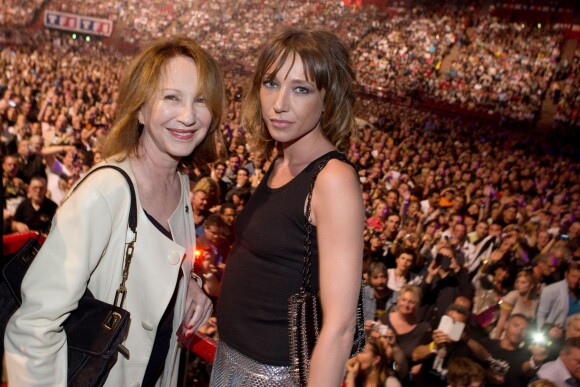 Exclusif - Nathalie Baye et sa fille Laura Smet au concert de Johnny Hallyday au POPB de Bercy, Paris, le 15 juin 2013.