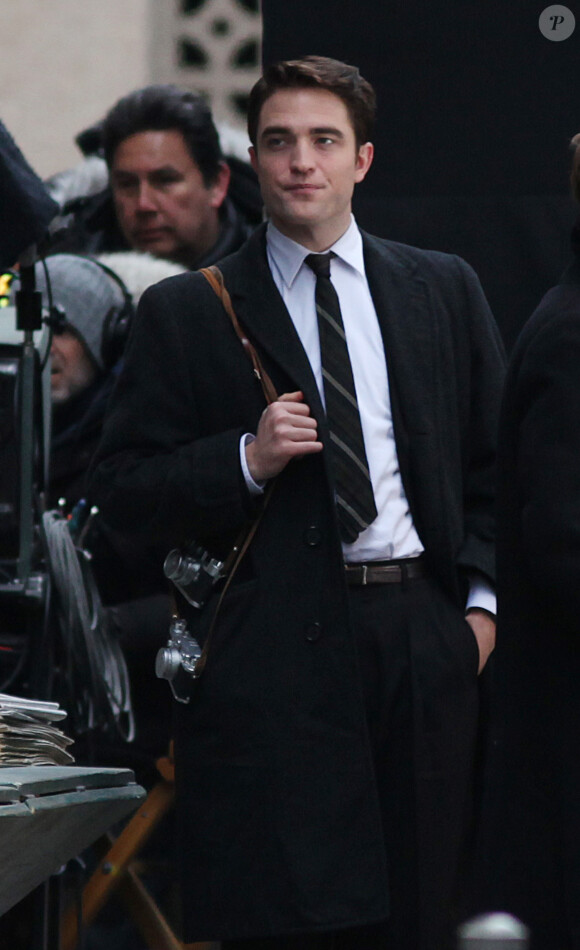 Robert Pattinson sur le tournage du film "Life" à Toronto le 19 mars 2014