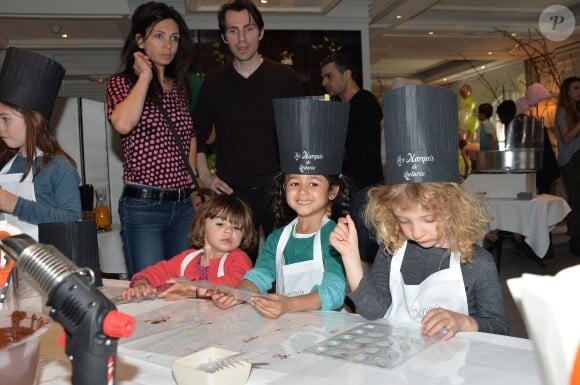 Exclusif - Adeline Blondieau, son fils Aïtor et sa fille Wilona, Neela et une des fille de François Berléand lors d'un goûter de Pâques "Tout Chocolat" à l'Hôtel de Vendôme à Paris le 9 avril 2014.