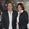 Alexandre Arcady et Anne Hidalgo lors de l'avant-première du film "24 jours" au cinéma Gaumont Marignan à Paris, le 10 avril 2014
