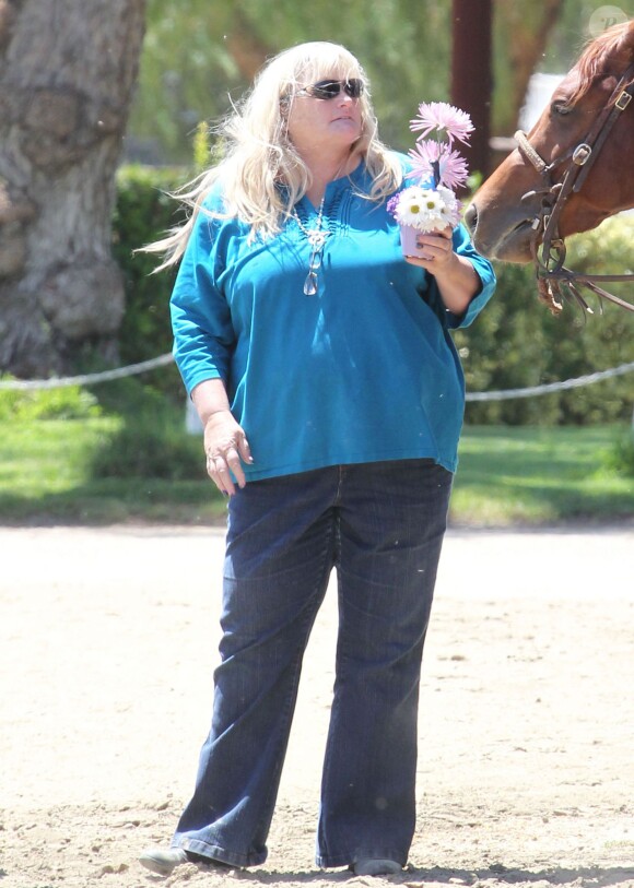 Debbie Rowe rend visite à une amie dans un ranch à Temecula, le 7 juin 2013.