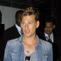 Lee Ryan (Blue) : Arrêté, ivre et avec de la cocaïne, il urine dans sa cellule