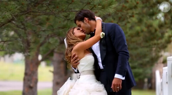 Jessie James, chanteuse country, et Eric Decker, star de la NFL, dans la vidéo I Do utilisant des images de leur mariage.