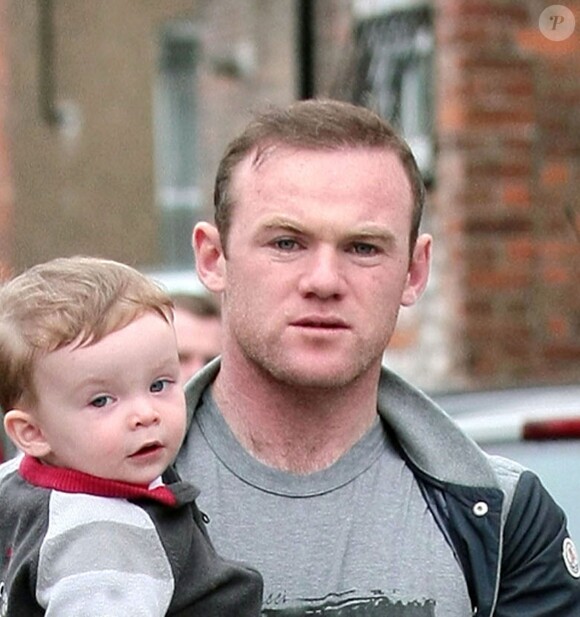 Wayne Rooney, père modèle dans les rues d'Alderley Edge, le 12 avril 2014