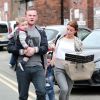 Wayne Rooney en bon père de famille auprès de son épouse Coleen et leurs enfants Kai et Klay, dans les rues d'Alderley Edge, le 12 avril 2014