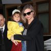 Miranda Kerr et son fils Flynn dans les rues de New York, le 15 avril 2014 Le duo s'est accordé une soirée en tête-à-tête et a fait fondre les photographes