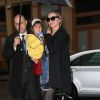 Miranda Kerr et son fils Flynn dans les rues de New York, le 15 avril 2014 Le duo s'est accordé une soirée en tête-à-tête et a fait fondre les photographes