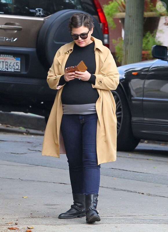 Ginnifer Goodwin, très enceinte au lendemain de son mariage secret avec Josh Dallas. Los Angeles, le 13 avril 2014.