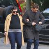 Ginnifer Goodwin, très enceinte, et son mari Josh Dallas passent la journée en famille le lendemain de leur mariage à Los Angeles, le 13 avril 2014.