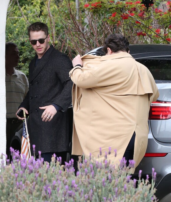Ginnifer Goodwin, très enceinte, et son mari Josh Dallas au lendemain de leur mariage. Los Angeles, le 13 avril 2014.