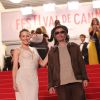 Leos Carax et Kylie Minogue - Montée des marches du film "La Grande Bellezza" lors du 66eme Festival du film de Cannes, le 21 mai 2013.