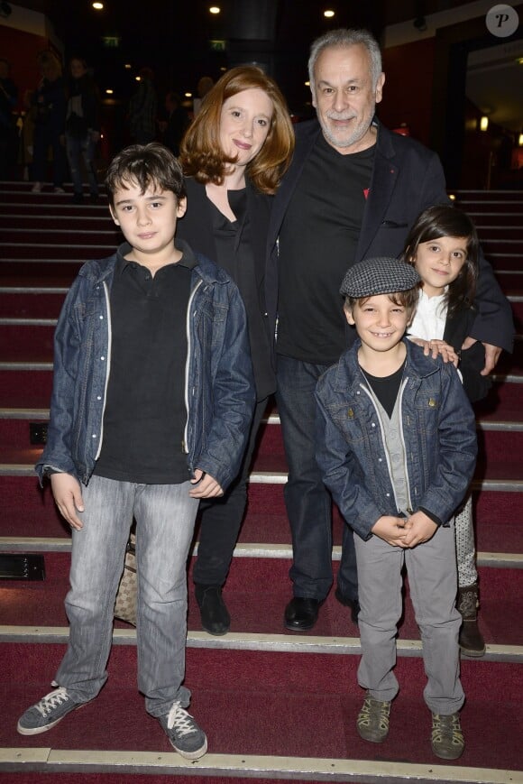 Francis Perrin, sa femme Gersende et leurs enfants, Louis, Baptiste et Clarisse au concert de Chico & The Gypsies à l'Olympia à Paris, le 15 avril 2014.