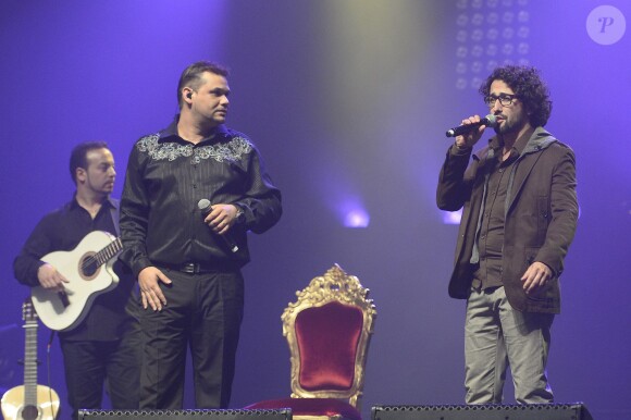 Joseph Gautier et Mathieu Sempéré lors du concert de Chico & The Gypsies à l'Olympia à Paris, le 15 avril 2014.