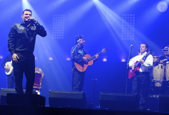 Joseph Gautier, Mounin et Chico lors du concert de Chico & The Gypsies à l'Olympia à Paris, le 15 avril 2014.
