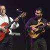 Chico et Kassaka lors du concert de Chico & The Gypsies à l'Olympia à Paris, le 15 avril 2014.