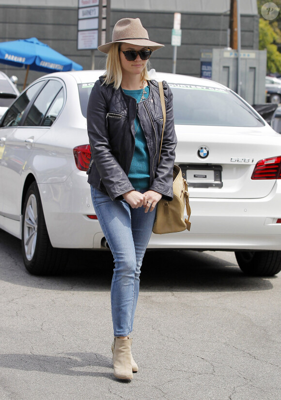 Reese Witherspoon dans les rues de Brentwood, le 18 avril 2014.