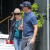 Reese Witherspoon est allée déjeuner avec son mari Jim Toth et ses enfants Ava et Deacon à Brentwood, le 18 avril 2014.