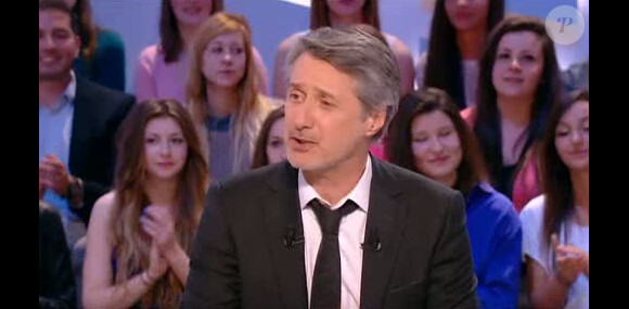 Antoine de Caunes au Grand Journal de Canal+, le jeudi 17 avril 2014.