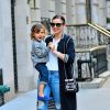 Miranda Kerr et son fils Flynn à New York, le 19 avril 2014.