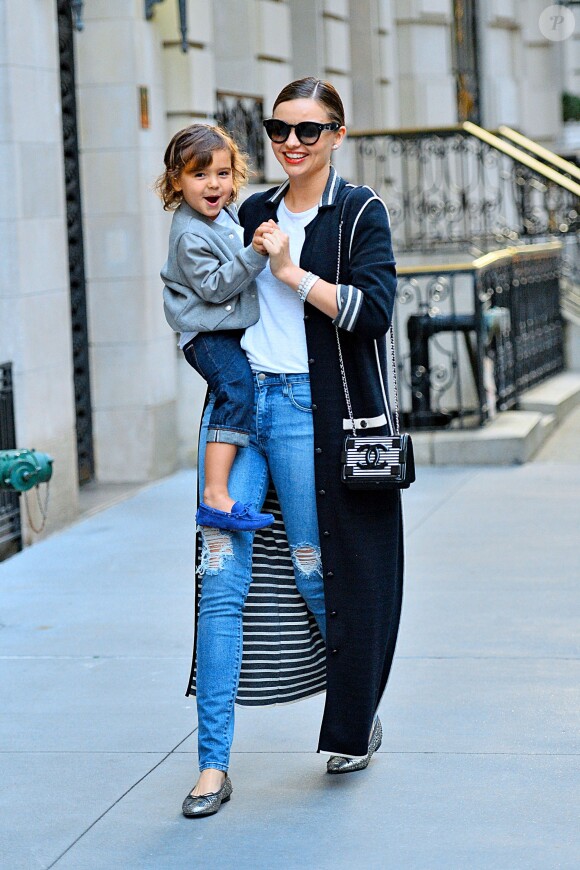 Miranda Kerr et son fils Flynn à New York, le 19 avril 2014.