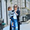 Miranda Kerr et son fils Flynn, dans les rues de New York, le 19 avril 2014.