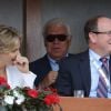 La princesse Charlene de Monaco et son époux le prince Albert II de Monaco ont regardé la finale entre Stanislas Wawrinka (vainqueur) contre Roger Federer, au tournoi de tennis Rolex Masters de Monte-Carlo à Monaco. Le 20 avril 2014.