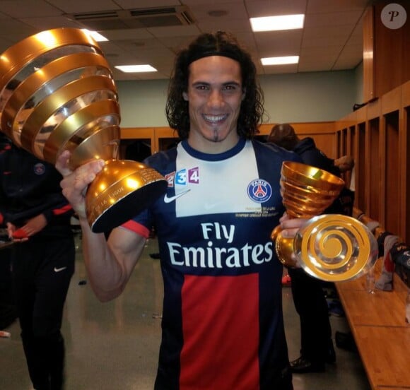 Edison Cavani fête la victoire du PSG en Coupe de la Ligue le 19 avril 2014. 